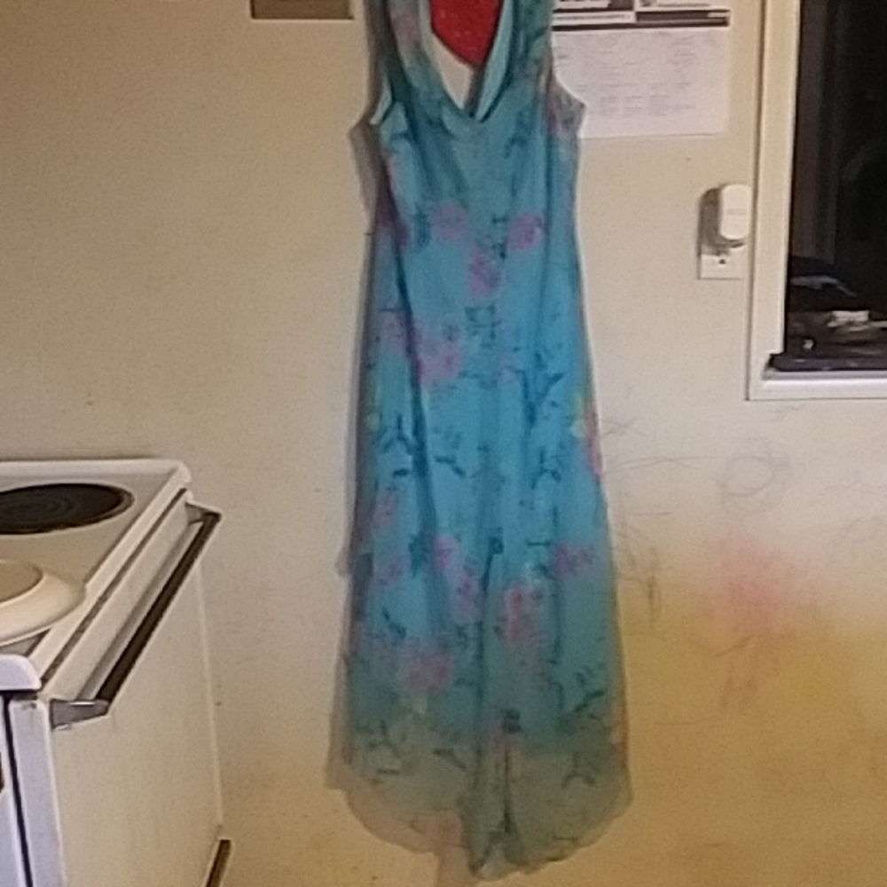 Pretty 👗 - Picture 3 of 4